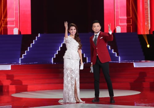 主持人：朱迅、尼格买提