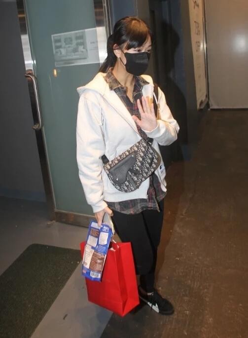 总导演杨东升揭秘央视春晚看点;乔欣耿直发言回怼网友恶评