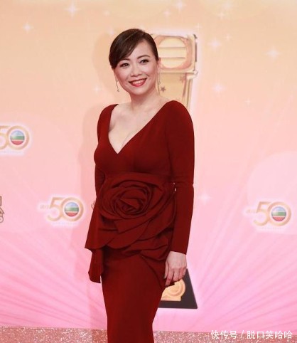 59岁邓萃雯状态惊艳,女明星年龄焦虑,她如何打破魔咒