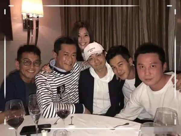 男星“嫁入”45亿豪门当女婿，结婚13年零绯闻原因？