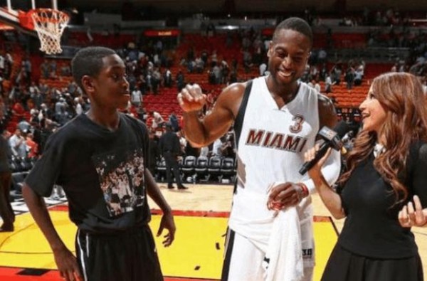 詹姆斯深受其他球星儿子喜欢,两个儿子的偶像,却是科比和库里