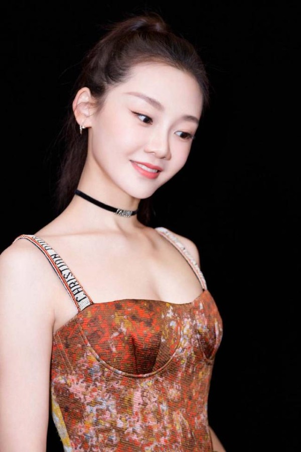 颜值和气质最佳的两位当红小花，宋轶和苗苗无可厚非