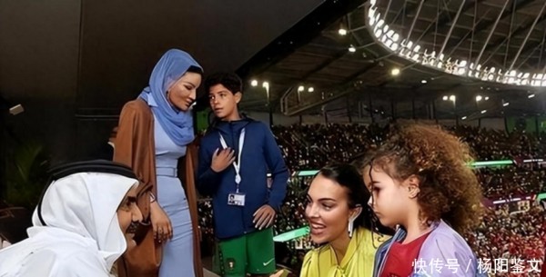 C罗女友乔治娜为爱整容10次，生2个孩子，最终也没能嫁给他！