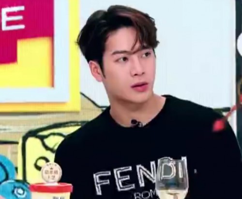 王嘉尔的偶像是杨紫