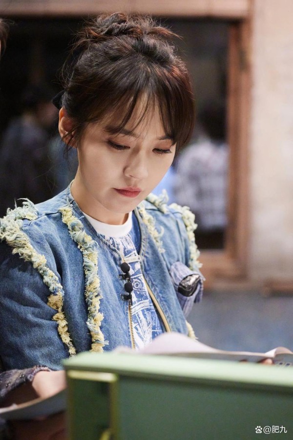 娱乐圈亲戚关系图谱：从张晓龙到张佳宁，揭秘娱乐圈中那些不为人知的亲戚关系故事，看蒋雯丽、杨立新等家族如何影响下一代演员成长