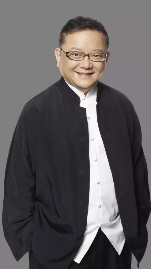 “和珅”王刚，被央视开除后转行做演员，情路坎坷却被人诟病不已