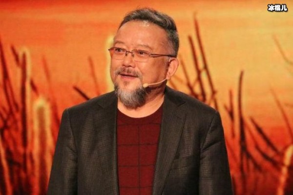 71岁王刚和小娇妻消费观不同，月销花费居然上百万！