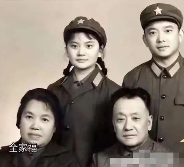 哥哥是著名演员王刚，她是著名歌唱家 与棋圣离婚后 67岁至今单身