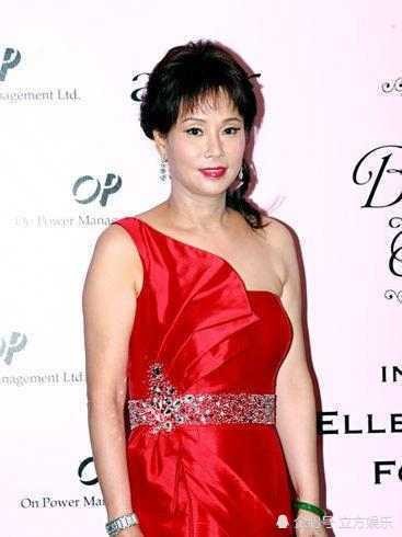 赌王女儿开直播暴露三太生活现状，怎么和四太差距那么大！