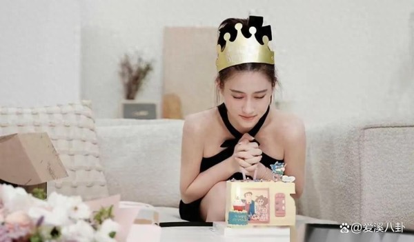 何超莲生日照火了！窦骁亮相引网友热议：豪门女婿还是纯粹友谊？