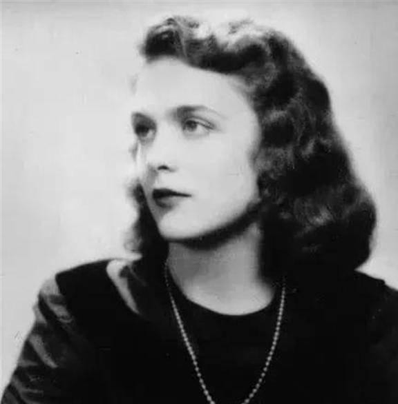 老布什眼中的妻子芭芭拉:结婚73年,她永远是那个美翻了的小女孩