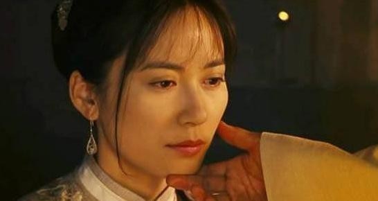 47岁不嫁人的女明星，问及生理需求时，毫不避讳的回答堪称教科书