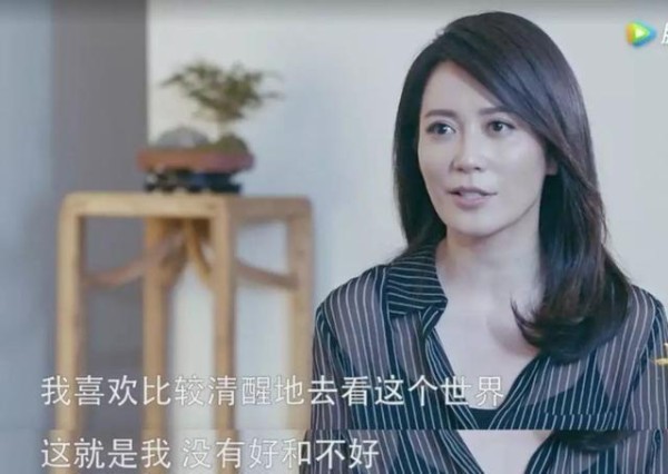 47岁不嫁人的女明星，问及生理需求时，毫不避讳的回答堪称教科书