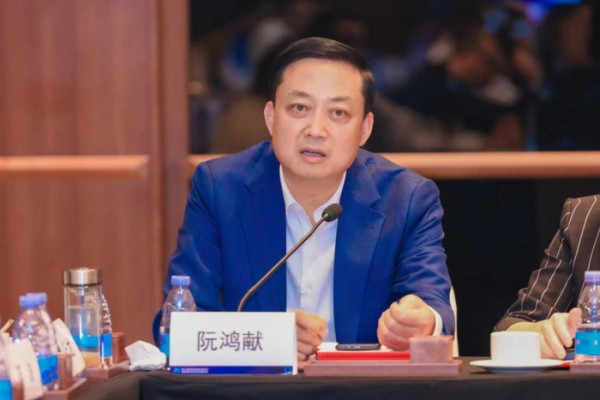 富豪阮鸿献给爱女发过亿大红包，已连续三年未登上胡润百富榜