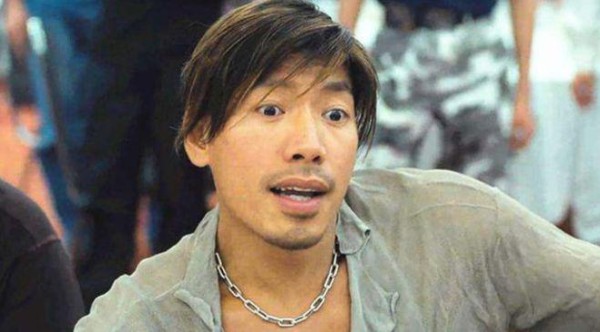 两位“古惑仔大佬”聚会!张耀扬扎小辫满身肌肉,吴镇宇真低调!