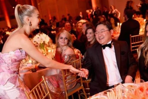 马来西亚超级骗子刘特佐,掏空国库,肥头大耳却能泡遍女明星