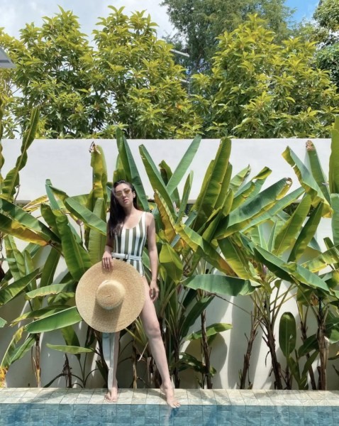 私底下的Bella还是一位身材火辣的时尚女神（图片来源：bellacampen）