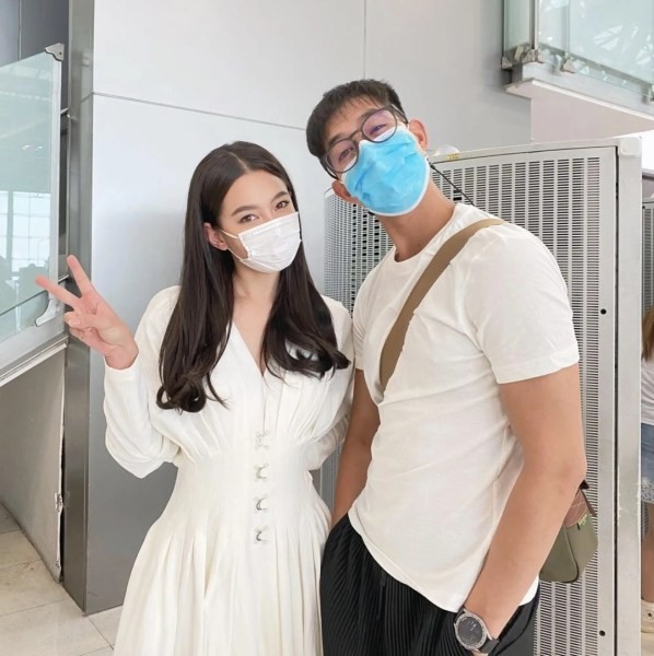 Bella和Weir平时时不时在社交平台给大家撒撒糖，实在是令人羡慕的神仙爱情（图片来源：bellacampen）