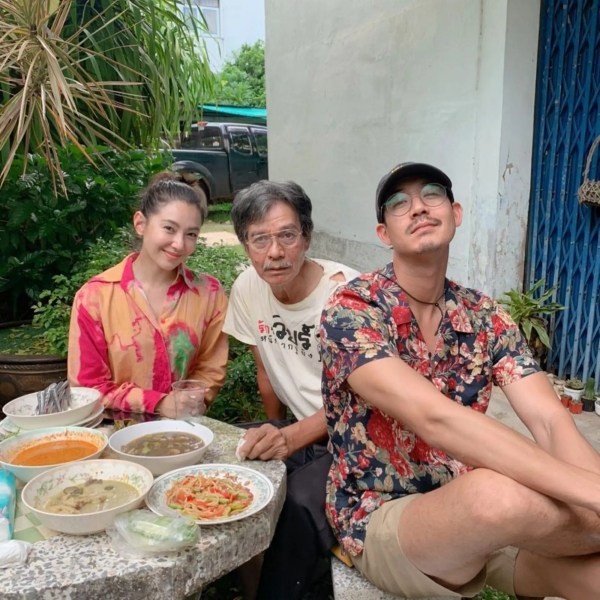 Bella和Weir平时时不时在社交平台给大家撒撒糖，实在是令人羡慕的神仙爱情（图片来源：bellacampen）