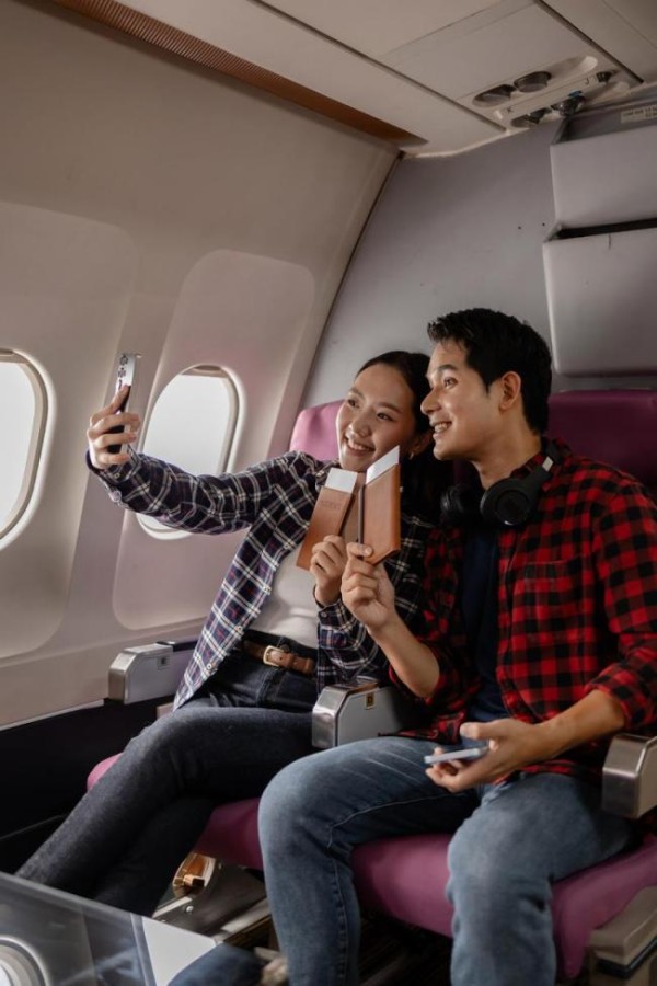 一条明星航班信息能卖到上千元 粉丝与内鬼的“共谋”