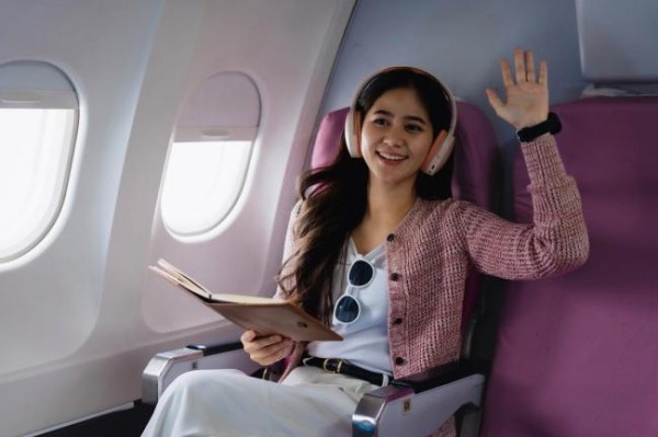 一条明星航班信息能卖到上千元 粉丝与内鬼的“共谋”