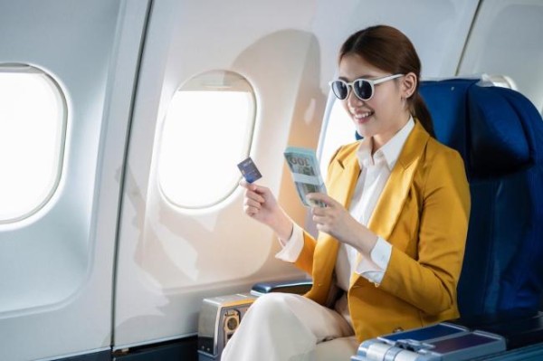 一条明星航班信息能卖到上千元 粉丝与内鬼的“共谋”