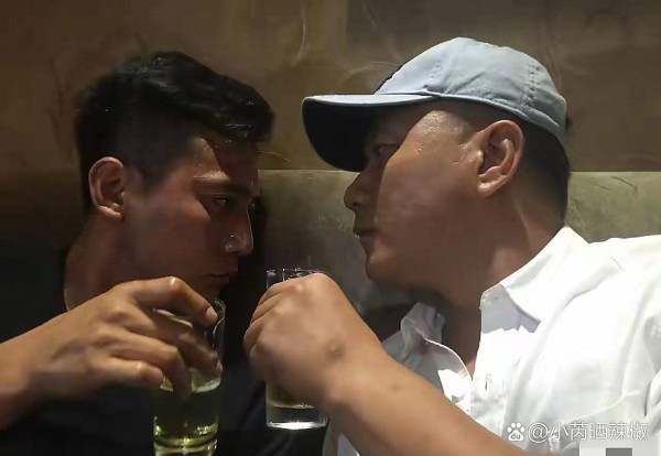 娱乐圈里,刘烨和胡军的关系一直...@小芮晒辣椒的动态