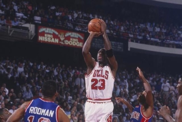 微笑刺客与乔丹真的无法化解矛盾？99年他就说过乔丹乃历史最佳