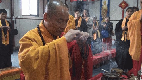 “看破红尘，皈依佛门”的4位明星，网友：最后一位实在太可惜