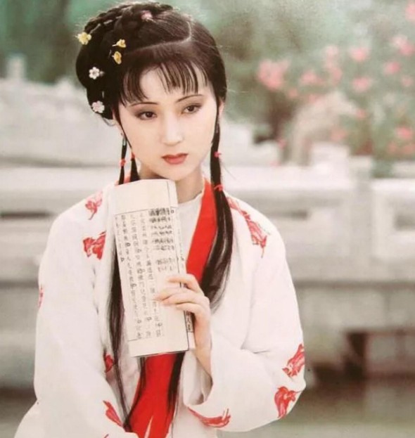 “看破红尘，皈依佛门”的4位明星，网友：最后一位实在太可惜