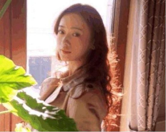 许凯与吴谨言的房子对比，完全看不出是明星的家，太普通了