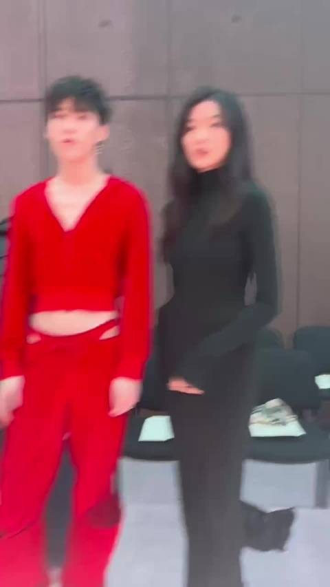 巴黎时装周孙千和pp同框啦～都是我很欣赏的两位演员