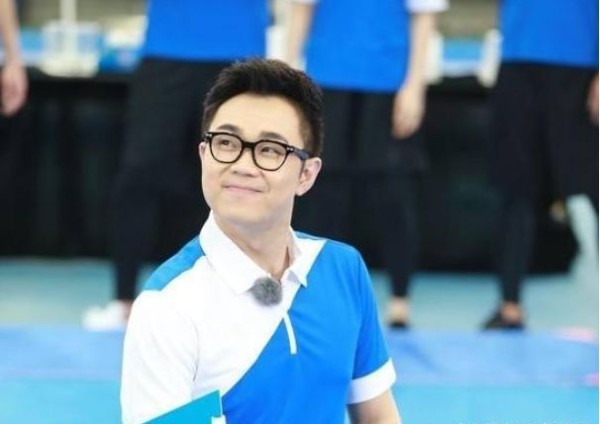 大鹏让受排挤的柳岩做主演，两人关系浮出水面，网友：迫不及待