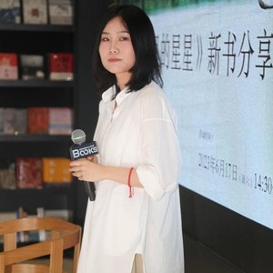 “春游哥哥”首次出书分享如何走出困境《黑暗里的星星》讲述爱与梦想的故事