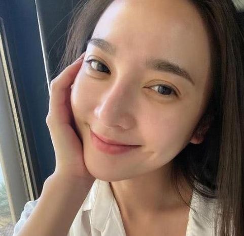 36岁女星移居迪拜，儿子生病住院，3天花费3万