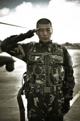 演过军人的几位明星,任天野、徐佳入围,最后一位被特招进部队