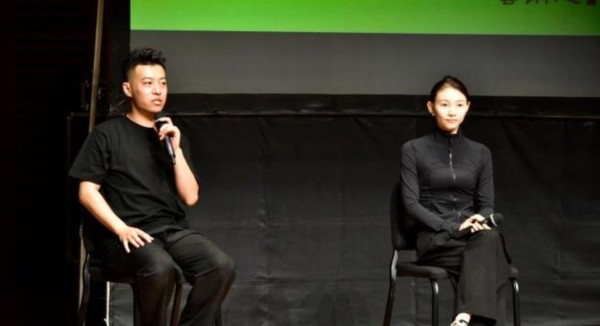 中国演员被国内记者英文连珠炮追问，现场气氛瞬间凝固，黄景瑜三句回应巧妙化解尴尬，令记者无言以对