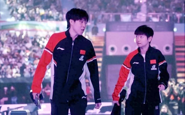 明星背后的故事：从后台交流到公众解读