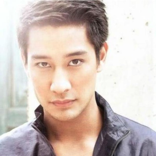 中国娱乐圈与泰国娱乐圈差异天壤之别，明星收入不高还得兼职呢！