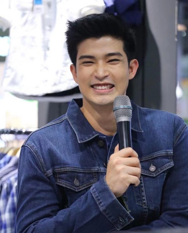 泰剧男主成名前做洗碗工，一天仅挣30块