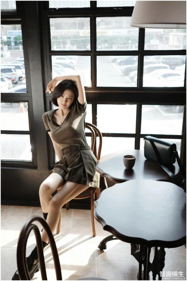 景甜变短发，清新美艳又迷人，网友：这样的她更美