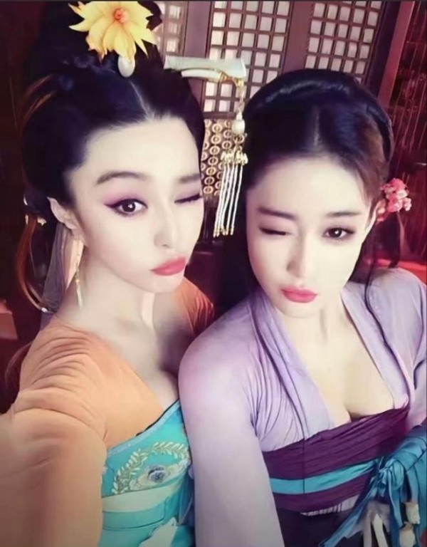 对标九亿姐，貌美堪比张柏芝！李晨用心形石头拐走多少大美女啊