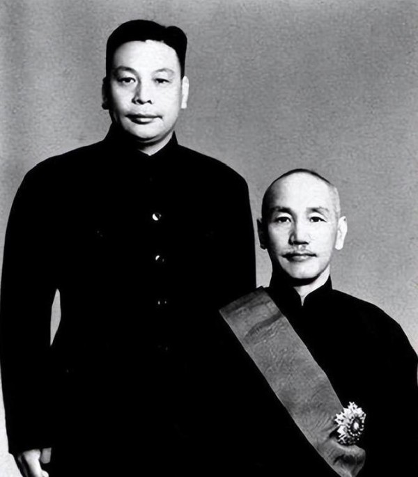 1985年，蒋经国会见张学良，共留合影，三年后离世！