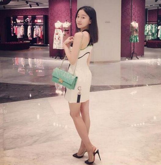 马龙和女友近照：完成大满贯，被日本女神追求，女友是网红校花