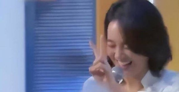 知名主持人朱丹：有过一段婚姻，35岁再嫁小丈夫，38岁儿女双全