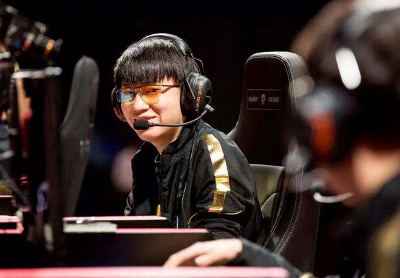 小虎香锅删好友一事继续发酵，网友炮轰小虎女友，本尊晒图证清白