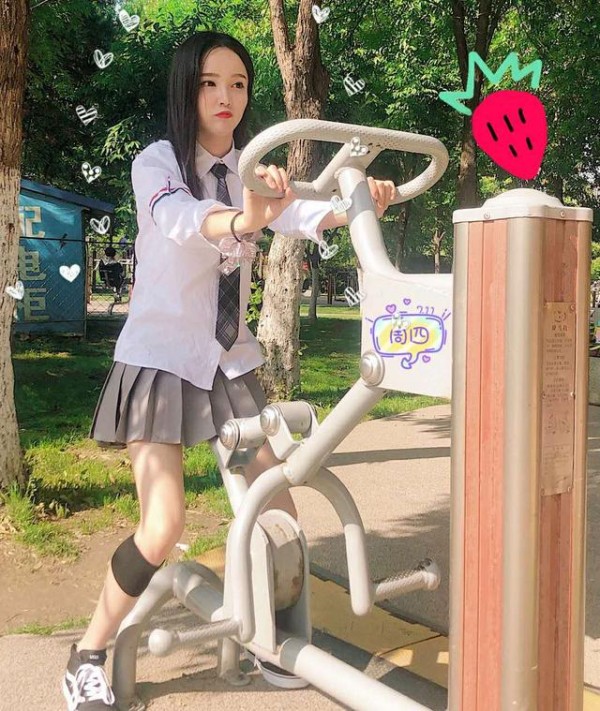 舞蹈女神成唠嗑主播？惠子ssica直播疑变味