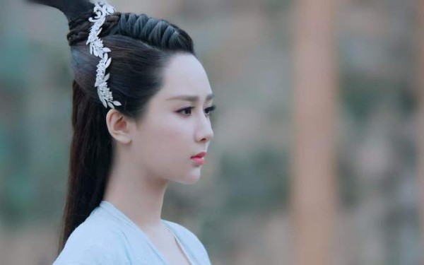 娱乐圈家族作坊：杨紫吴磊关晓彤让父母掌权，3个难题限制发展！