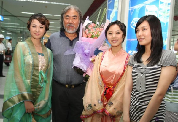 他潜女演员被撞见, 妻子出轨自己的干儿子, 离婚还分了3亿家产