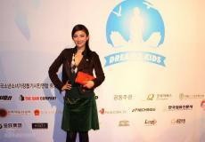 黄奕远赴韩国投身国际明星少儿慈善计划(组图)